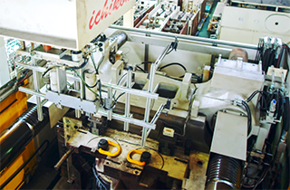 成形機 合計51台